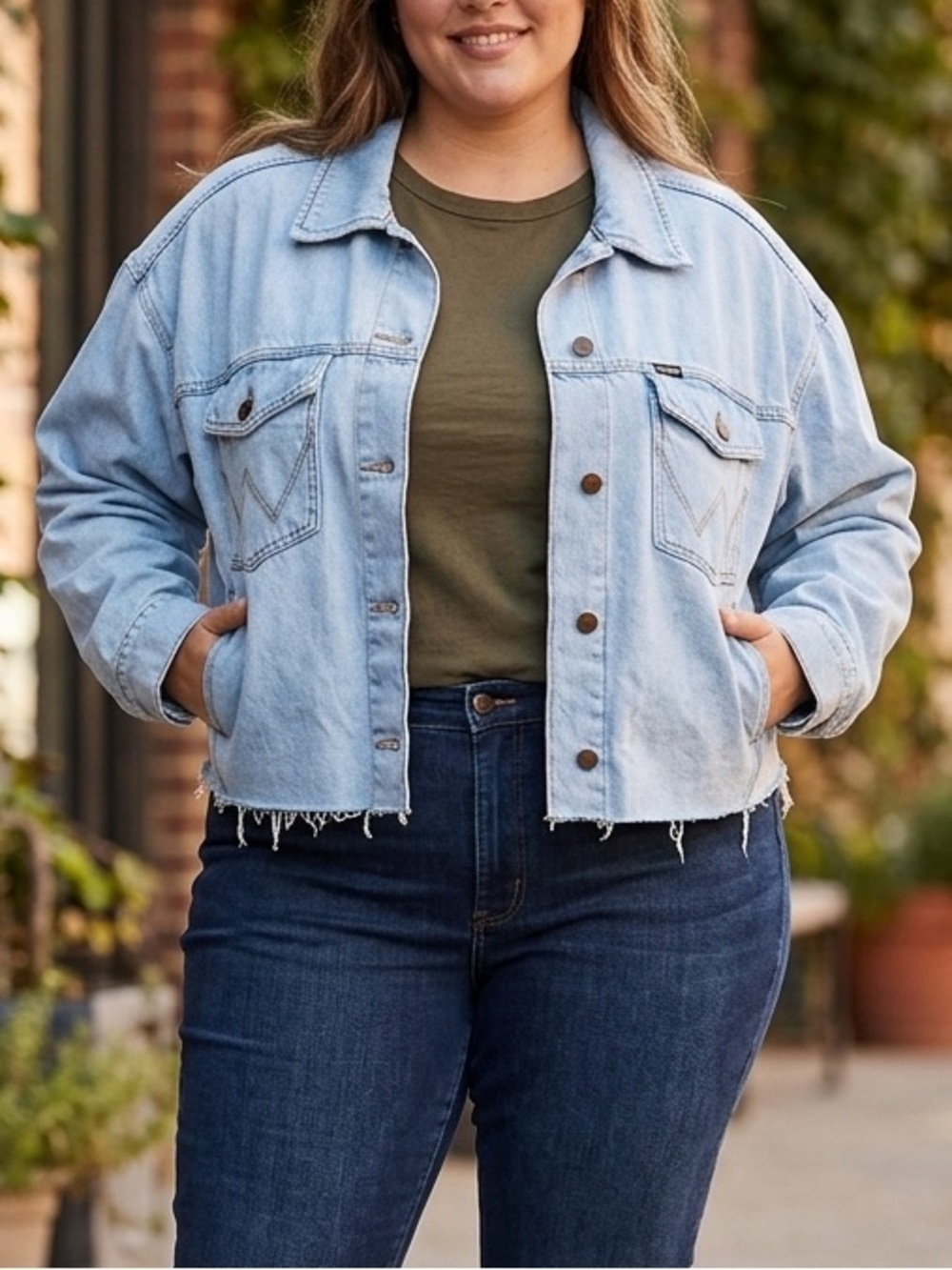 Wrangler Women’s Size 3X US Cropped  Raw Hem Long Sleeve Jacket Blue Oversized